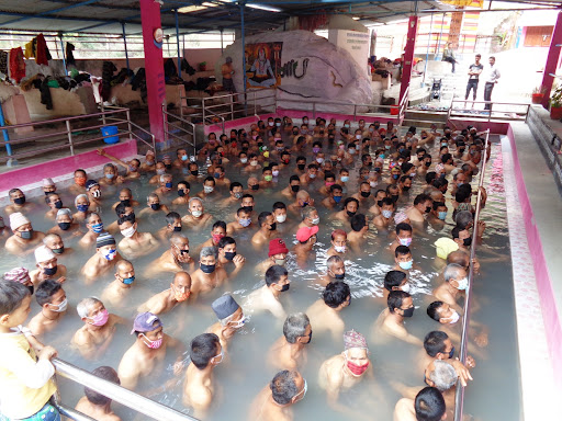 म्याग्दीको तातोपानी कुण्डमा भीड